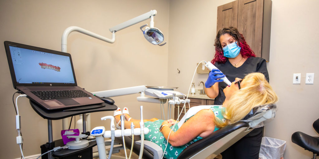 rda using itero scanner on dental patient mouth